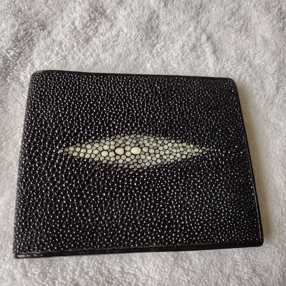 Men's Bifold Genuine Stingray Skin Leather Wallet NWOT Black